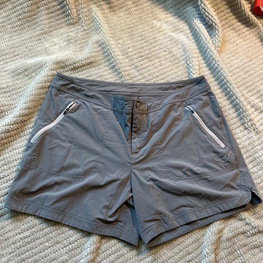 Title Nine Rogue 5” Shorts